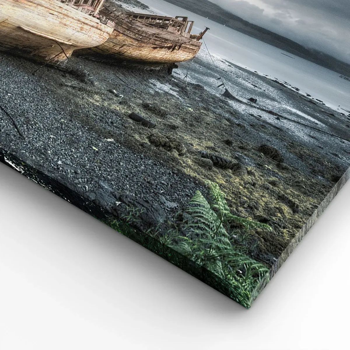 Tablou pe pânză Canvas - Bărci abandonate pe țărm într-o scenă ploioasă - 70x50cm - Ca semn al unei munci făcute cu demnitate - Decorațiune modernă pentru perete pentru living și dormitor ARTTOR