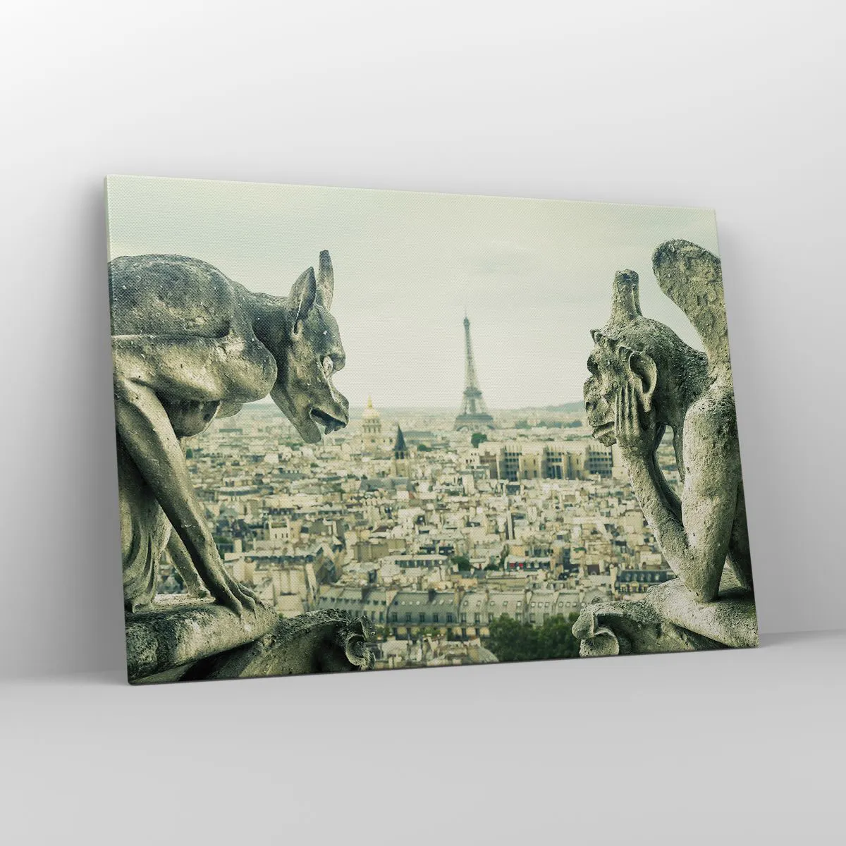 Obraz na płótnie - Gargulce z widokiem na panoramę Paryża i wieżę Eiffla - 100x70cm - Paryskie pogaduchy - Nowoczesna dekoracja ścienna do salonu, kuchni i sypialni ARTTOR