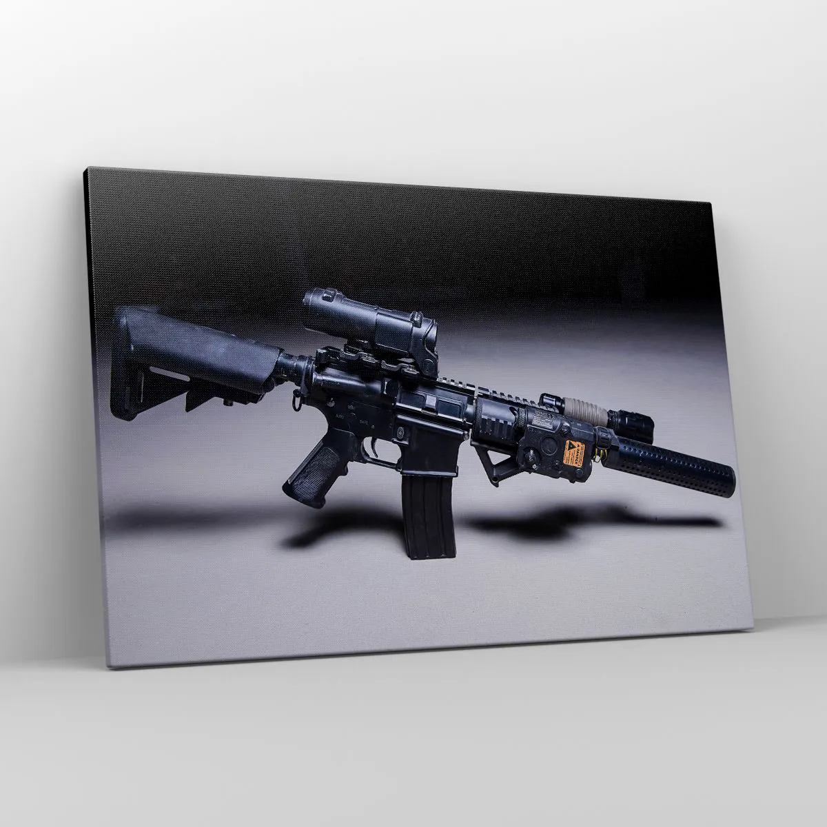 Cuadro sobre lienzo - Impresión de Imagen - Un rifle moderno en negro sobre un fondo oscuro. - 120x80cm - Un caballero oscuro - Decoración de pared moderna para salón y dormitorio ARTTOR