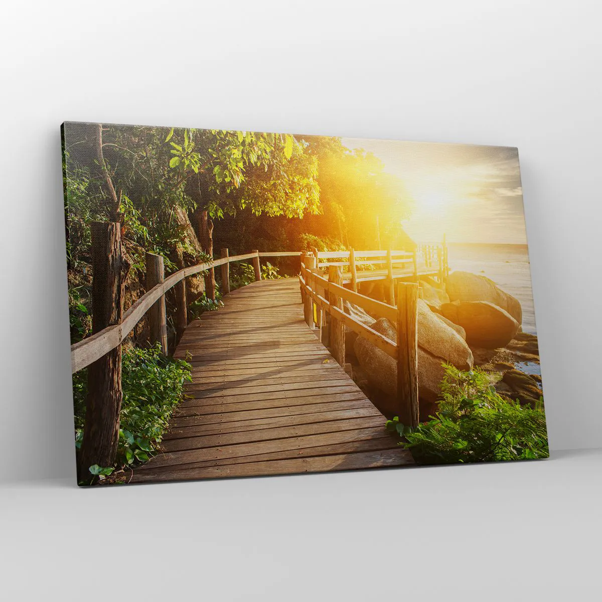 Cuadro sobre lienzo - Impresión de Imagen - Un puente de madera entre la vegetación que conduce al mar bajo los rayos del sol. - 120x80cm - Otra curva, otra maravilla - Decoración de pared moderna para salón y dormitorio ARTTOR