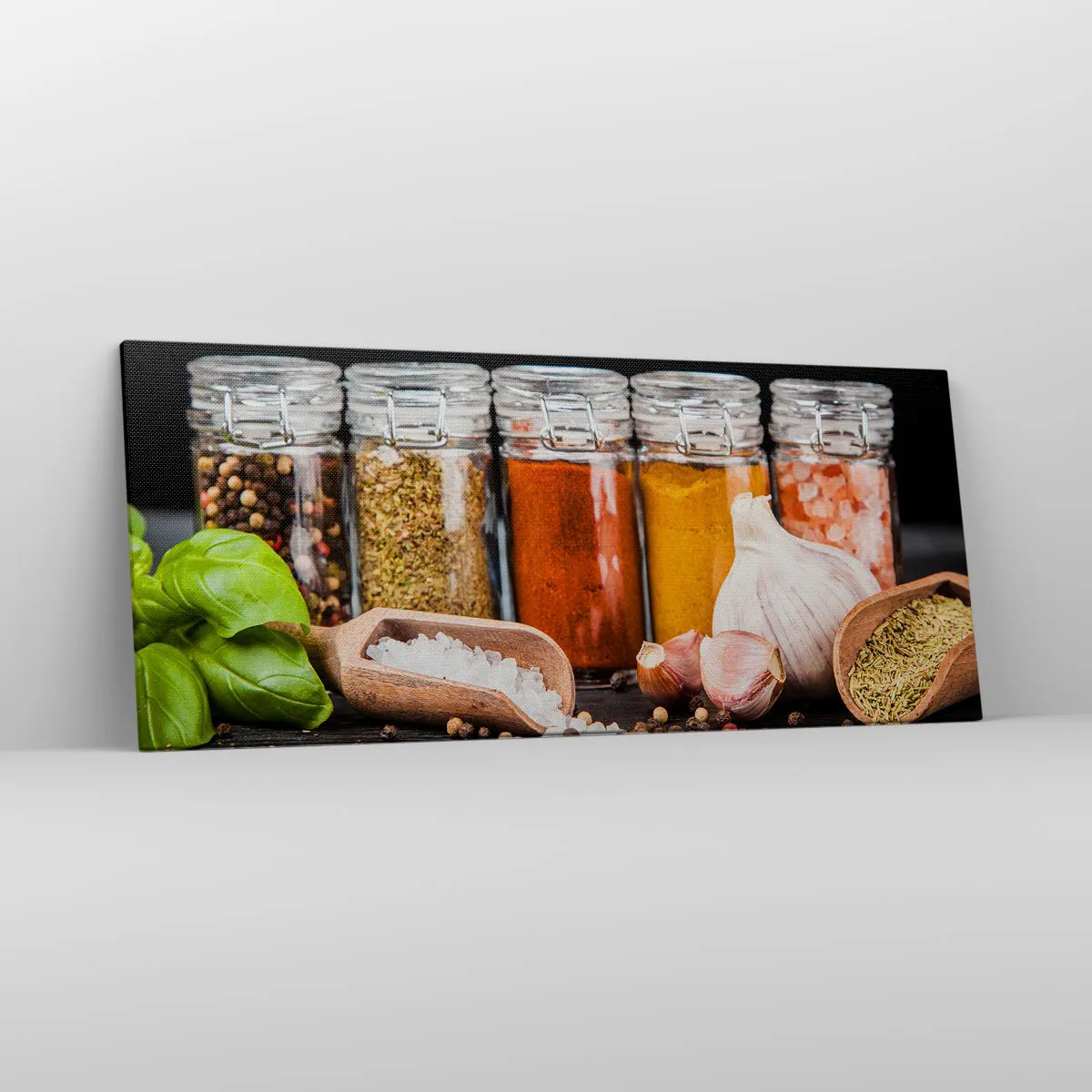 Cuadro sobre lienzo - Impresión de Imagen - Hierbas y especias en frascos de vidrio sobre un fondo oscuro. - 120x50cm - Para que la vida sepa bien - Decoración de pared moderna para salón y dormitorio ARTTOR