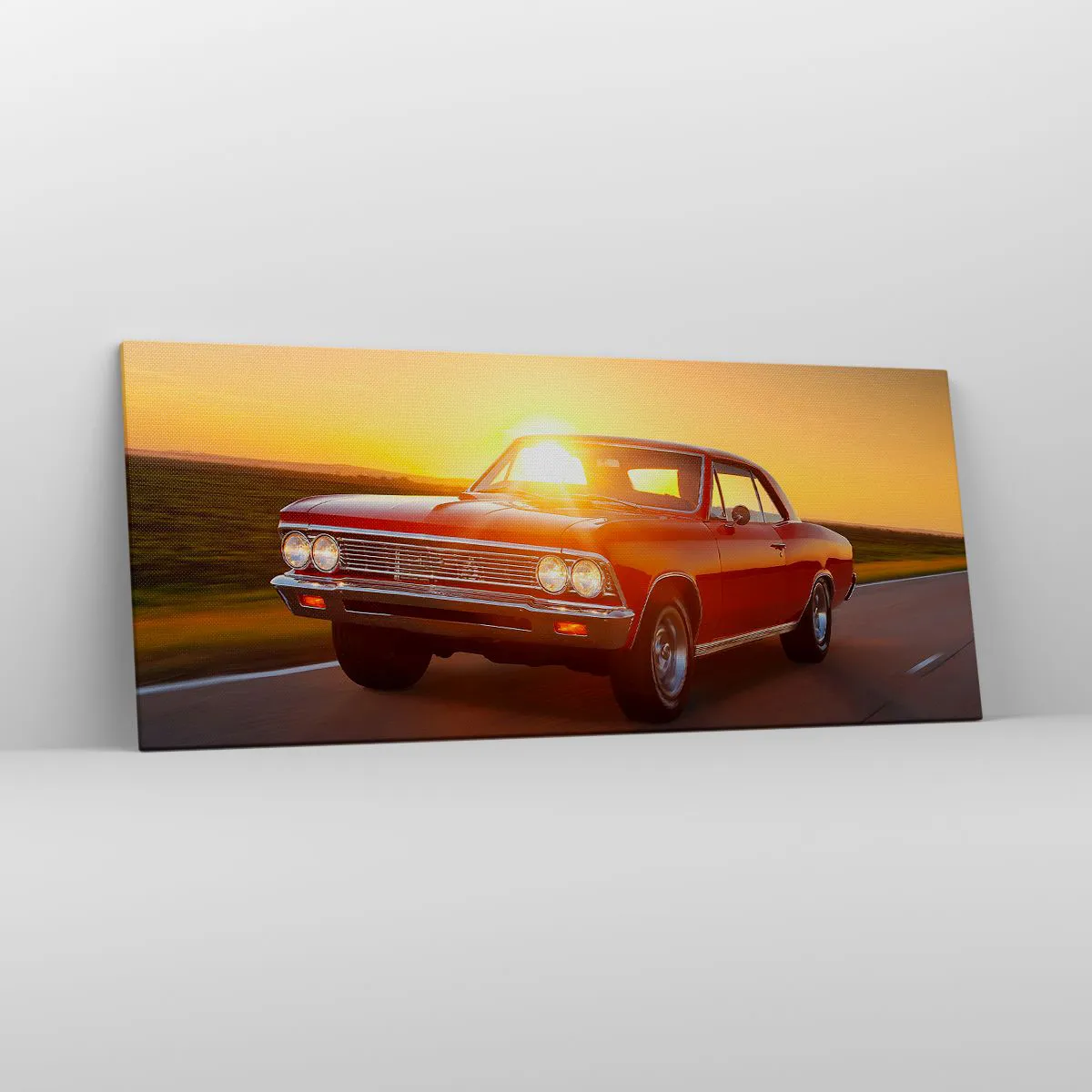 Bild auf Leinwand - Leinwandbild - Ein rotes Auto in der untergehenden Sonne auf einer offenen Straße - 120x50cm - Begehren ist rot - Moderne Wanddekoration für Wohnzimmer und Schlafzimmer ARTTOR