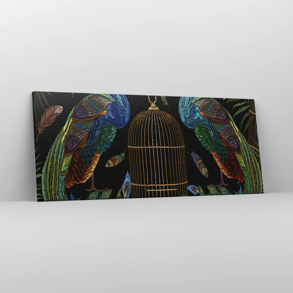 Bild auf Leinwand - Leinwandbild - Pfauen neben einem goldenen Käfig auf schwarzem Hintergrund - 120x50cm - In königlichen Gewändern - Moderne Wanddekoration für Wohnzimmer und Schlafzimmer ARTTOR