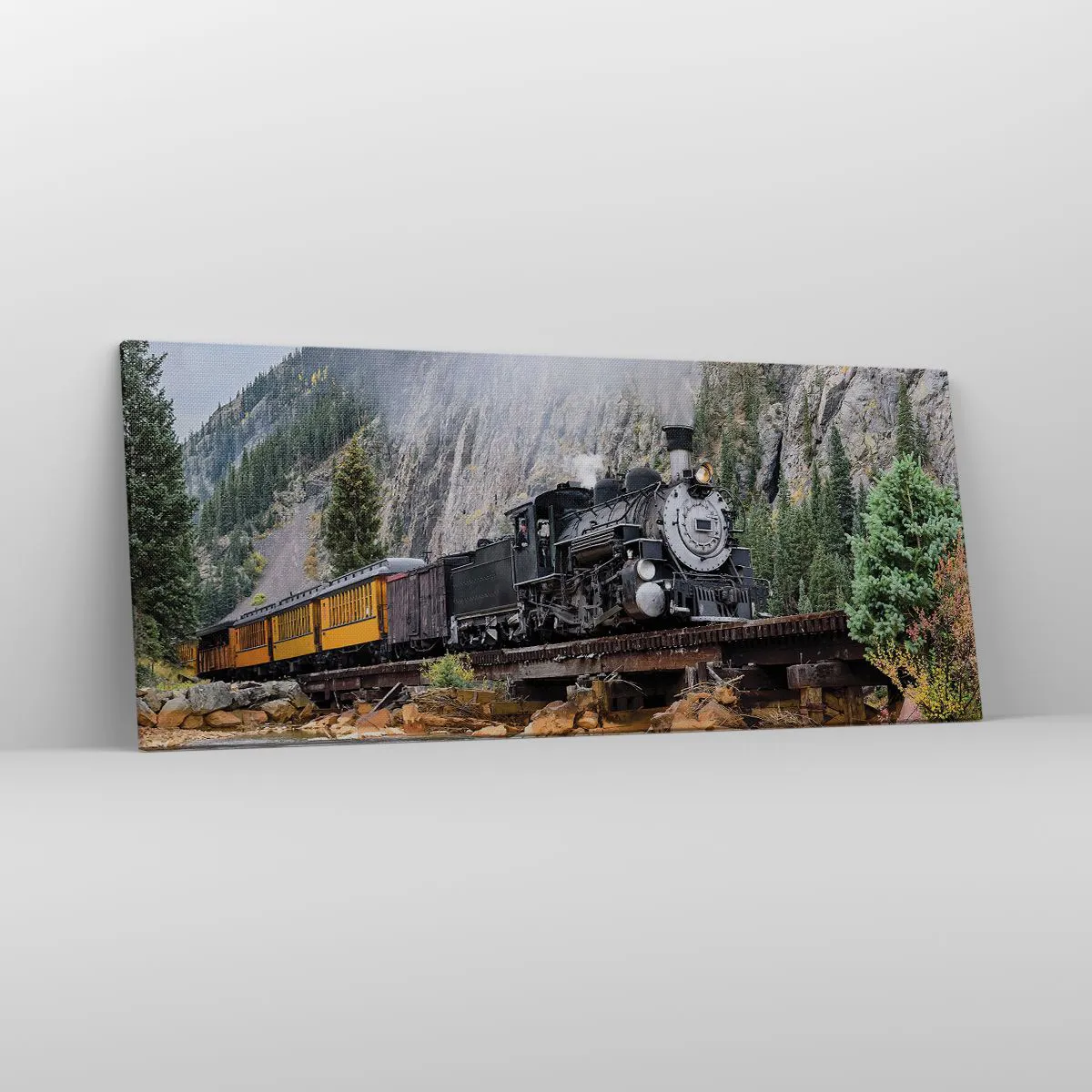 Obraz na płótnie - Parowóz na moście w malowniczym górskim krajobrazie - 120x50cm - A dokąd to? Dokąd? - Nowoczesna dekoracja ścienna do salonu i sypialni ARTTOR