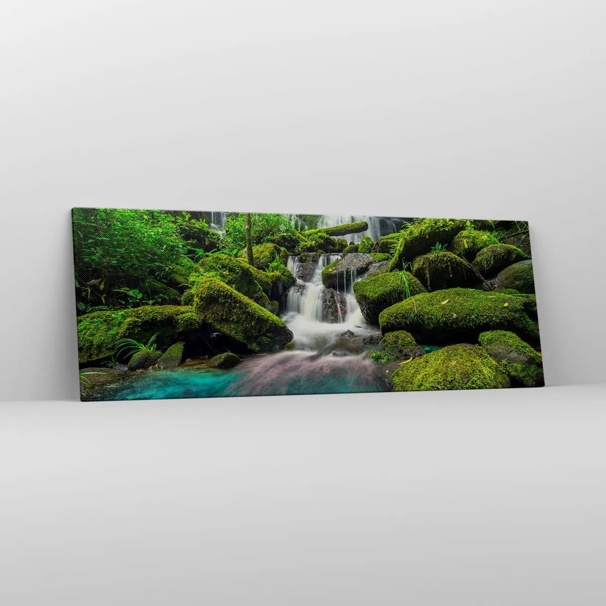 Impression sur toile - Image sur toile - Une cascade tropicale entourée de verdure et d'eau turquoise - 140x50cm - Turquoise, saphirs et argent liquide - Décoration murale moderne pour le salon et la chambre ARTTOR