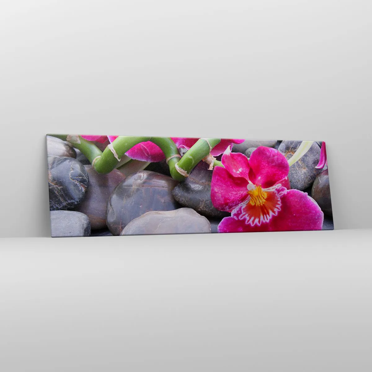 Obraz na płótnie - Różowe orchidee na tle gładkich kamieni - 160x50cm - Chłód i żar - Nowoczesna dekoracja ścienna do salonu i sypialni ARTTOR