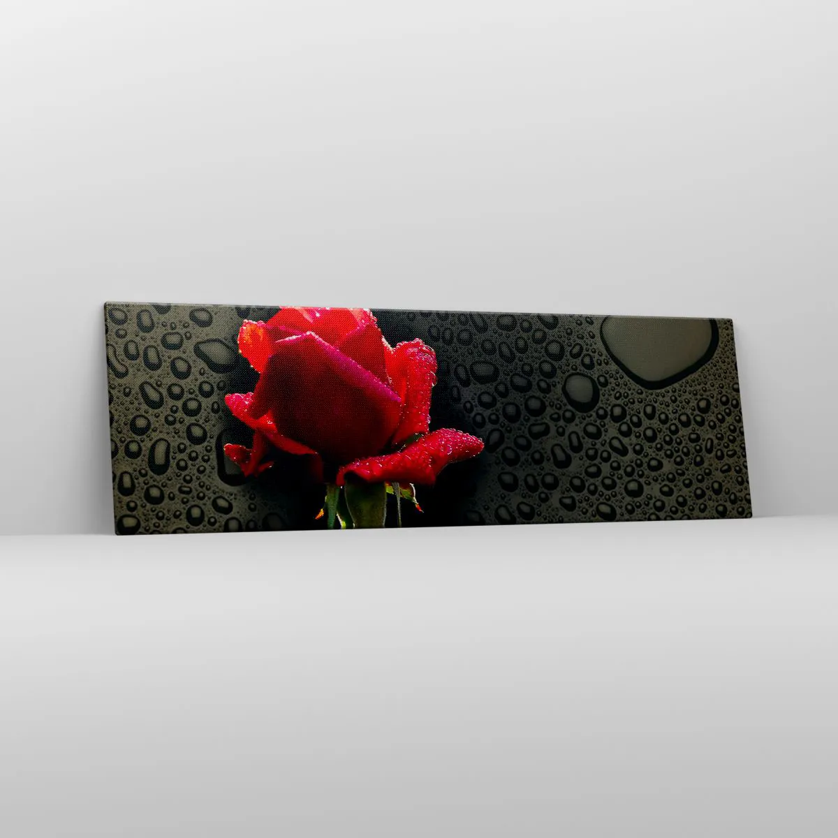 Impression sur toile - Image sur toile - Rose rouge avec des gouttes d'eau sur un fond sombre - 160x50cm - Rouge et noir - Décoration murale moderne pour le salon et la chambre ARTTOR