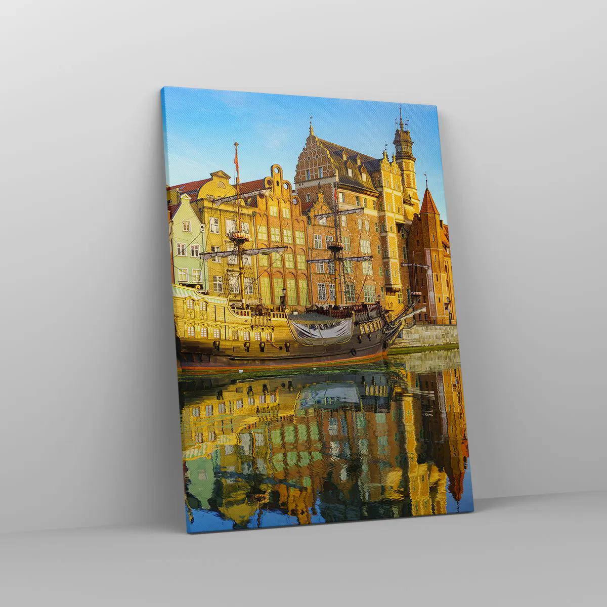 Cuadro sobre lienzo - Impresión de Imagen - Una vista pintoresca del casco antiguo con un velero y agua. - 50x70cm - Un espejo del pasado - Decoración de pared moderna para salón y dormitorio ARTTOR