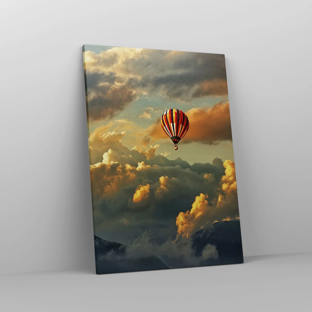 Bild auf Leinwand - Leinwandbild - Ein Ballon vor dem Hintergrund dramatischer Wolken - 50x70cm - Ich fliege, weil ich es will - Moderne Wanddekoration für Wohnzimmer und Schlafzimmer ARTTOR