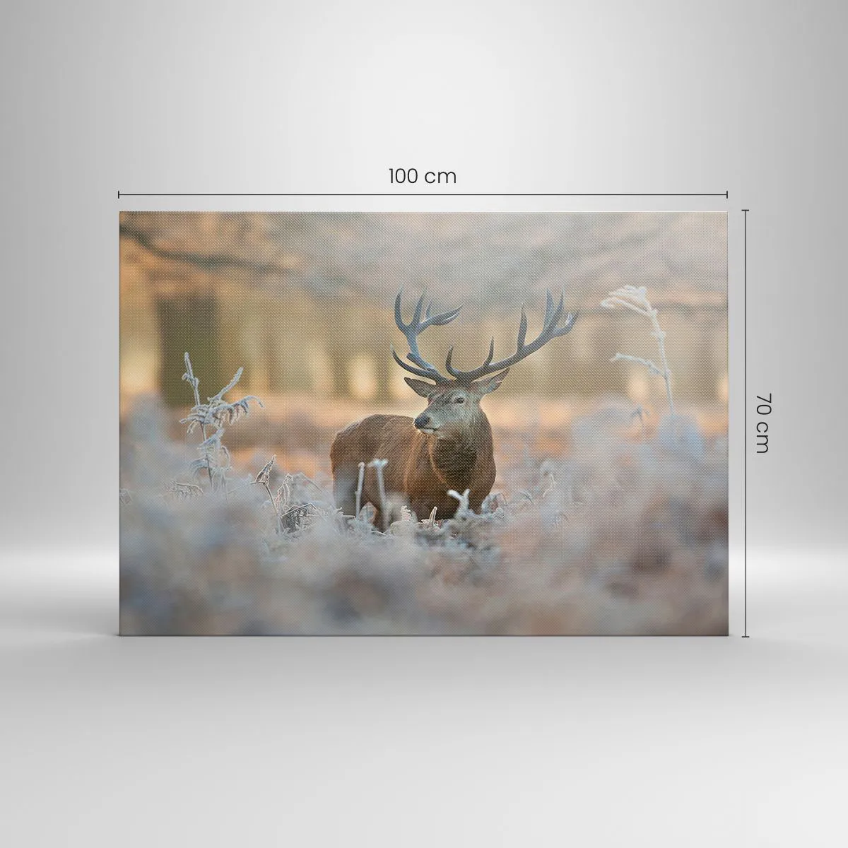 Quadro su tela - Stampe su Tela - Un cervo in una radura gelida in una foresta invernale dai colori tenui - 100x70cm - Fresco mattino - Decorazione murale moderna per soggiorno e camera da letto ARTTOR