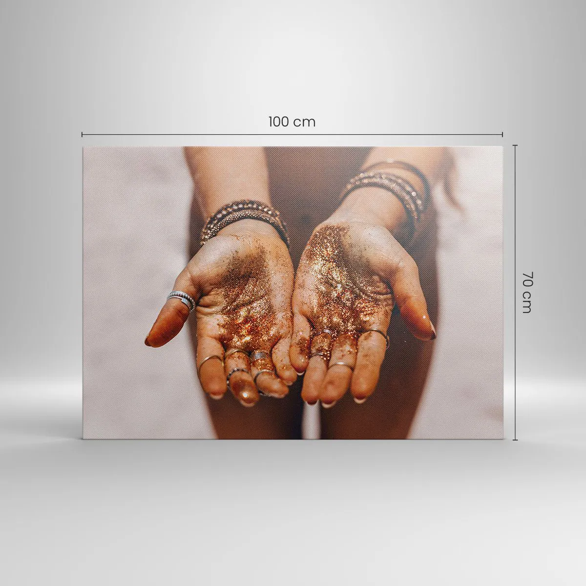 Impression sur toile - Image sur toile - Gros plan des mains avec des paillettes dans des tons chauds - 100x70cm - Un don pour vous - Décoration murale moderne pour le salon et la chambre ARTTOR