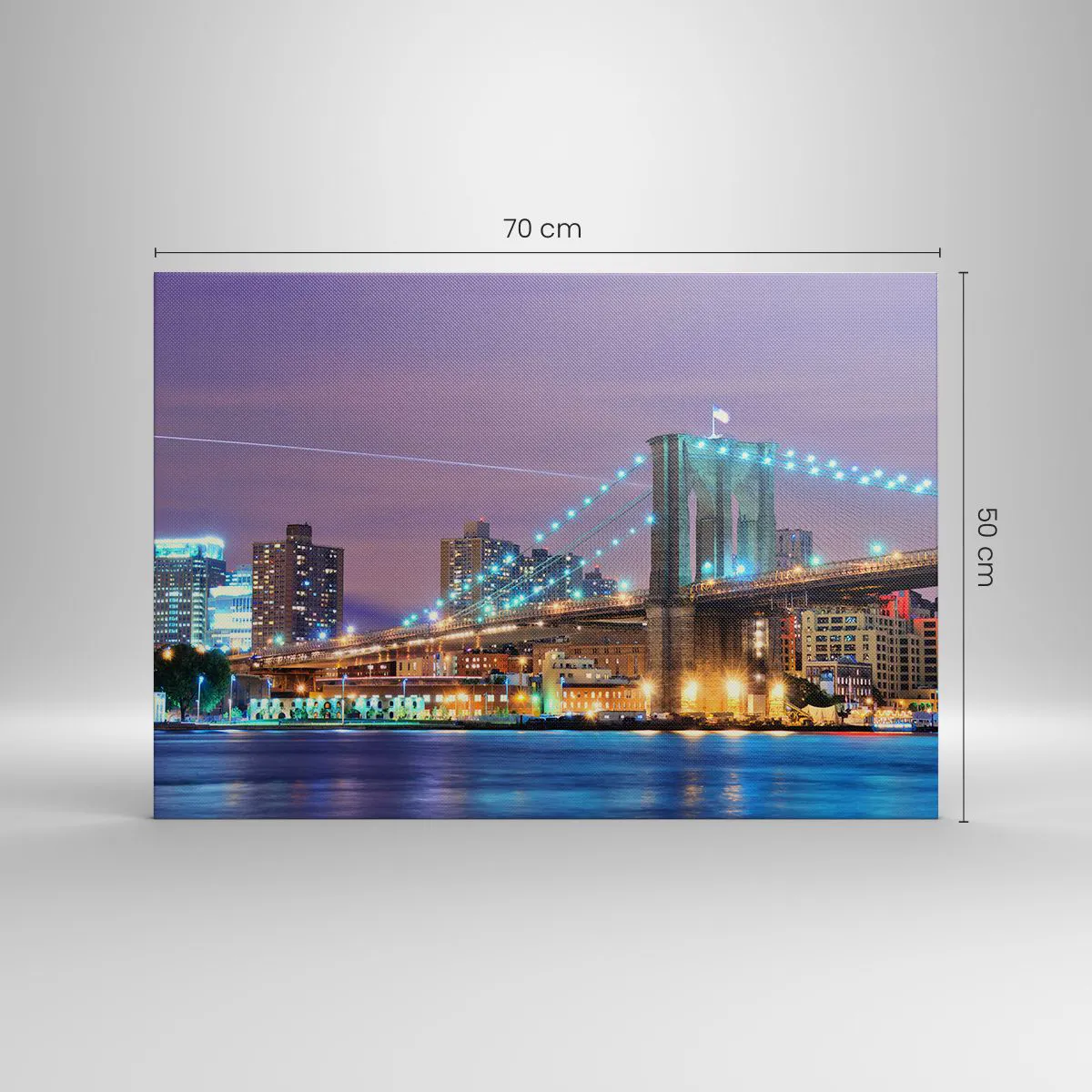 Quadro em tela - Ponte do Brooklyn à noite com a cidade iluminada ao fundo - 70x50cm - Por muitos anos, a Ponte do Brooklyn - Decoração de parede moderna para a sala de estar e quarto ARTTOR