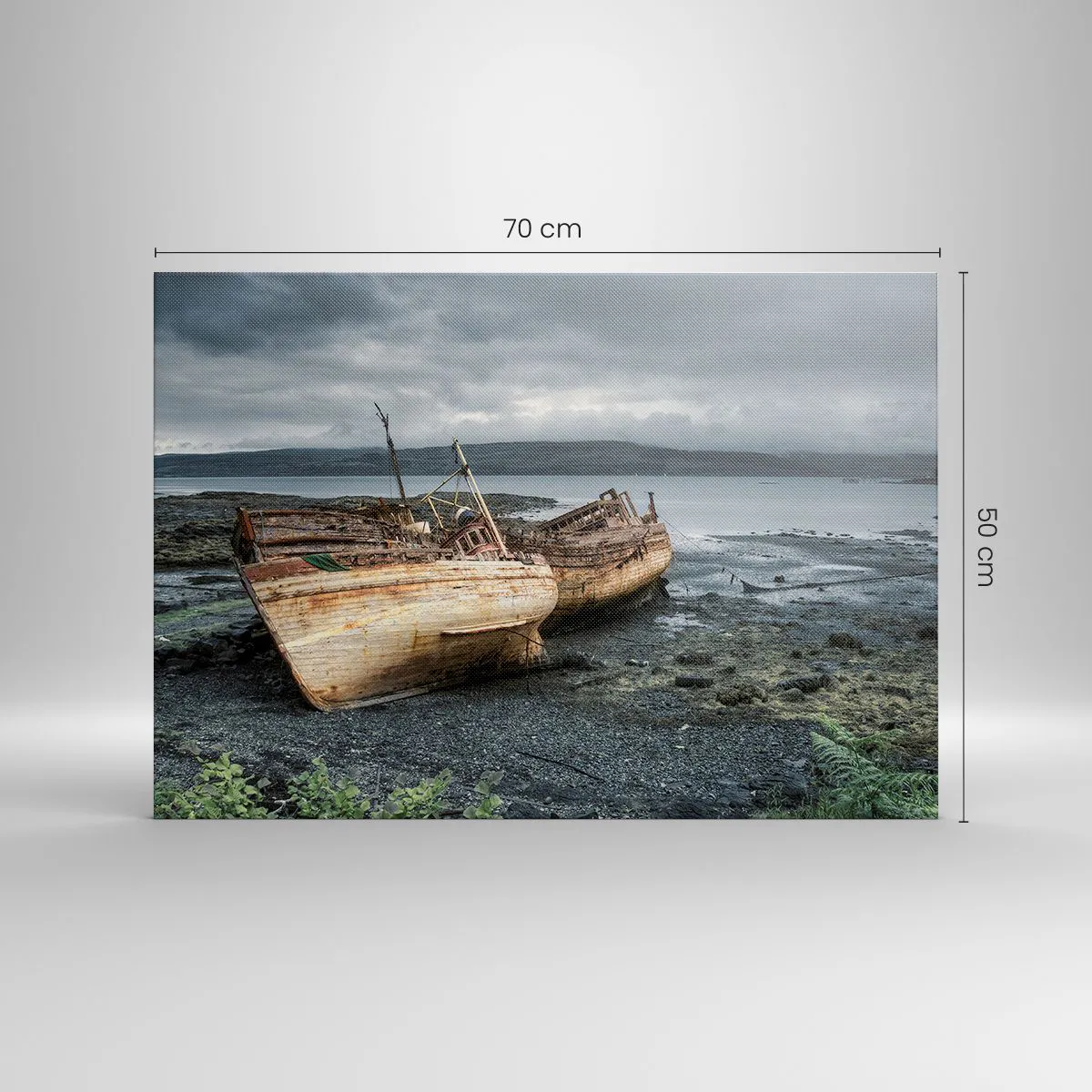 Tablou pe pânză Canvas - Bărci abandonate pe țărm într-o scenă ploioasă - 70x50cm - Ca semn al unei munci făcute cu demnitate - Decorațiune modernă pentru perete pentru living și dormitor ARTTOR