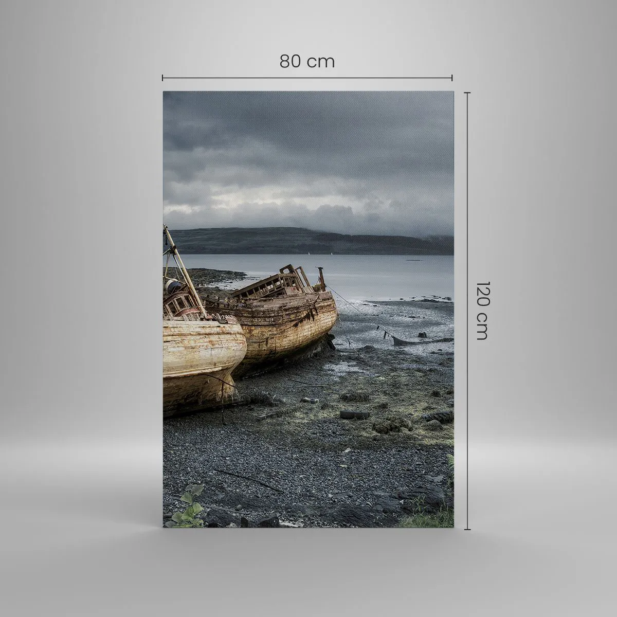 Quadro su tela - Stampe su Tela - Barche abbandonate sulla riva in una scena piovosa - 80x120cm - Segno delle fatiche degnamente sostenute - Decorazione murale moderna per soggiorno e camera da letto ARTTOR