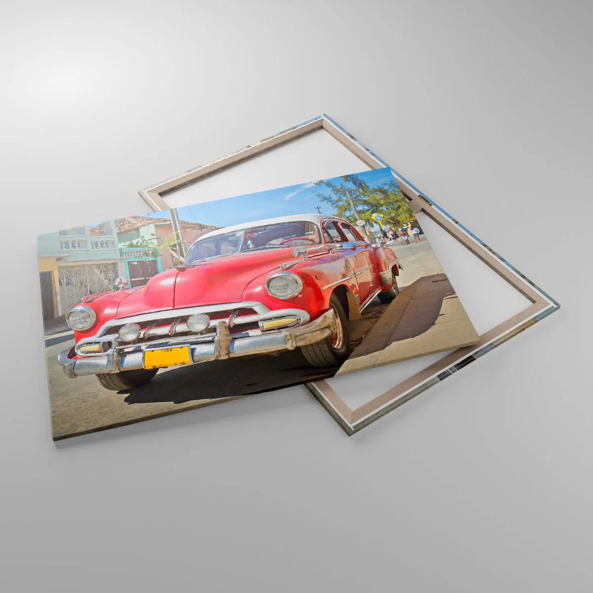Bild auf Leinwand - Leinwandbild - Ein roter Oldtimer, der an einem sonnigen Tag auf der Straße geparkt ist - 100x70cm - Nur in Kuba - Moderne Wanddekoration für Wohnzimmer und Schlafzimmer ARTTOR