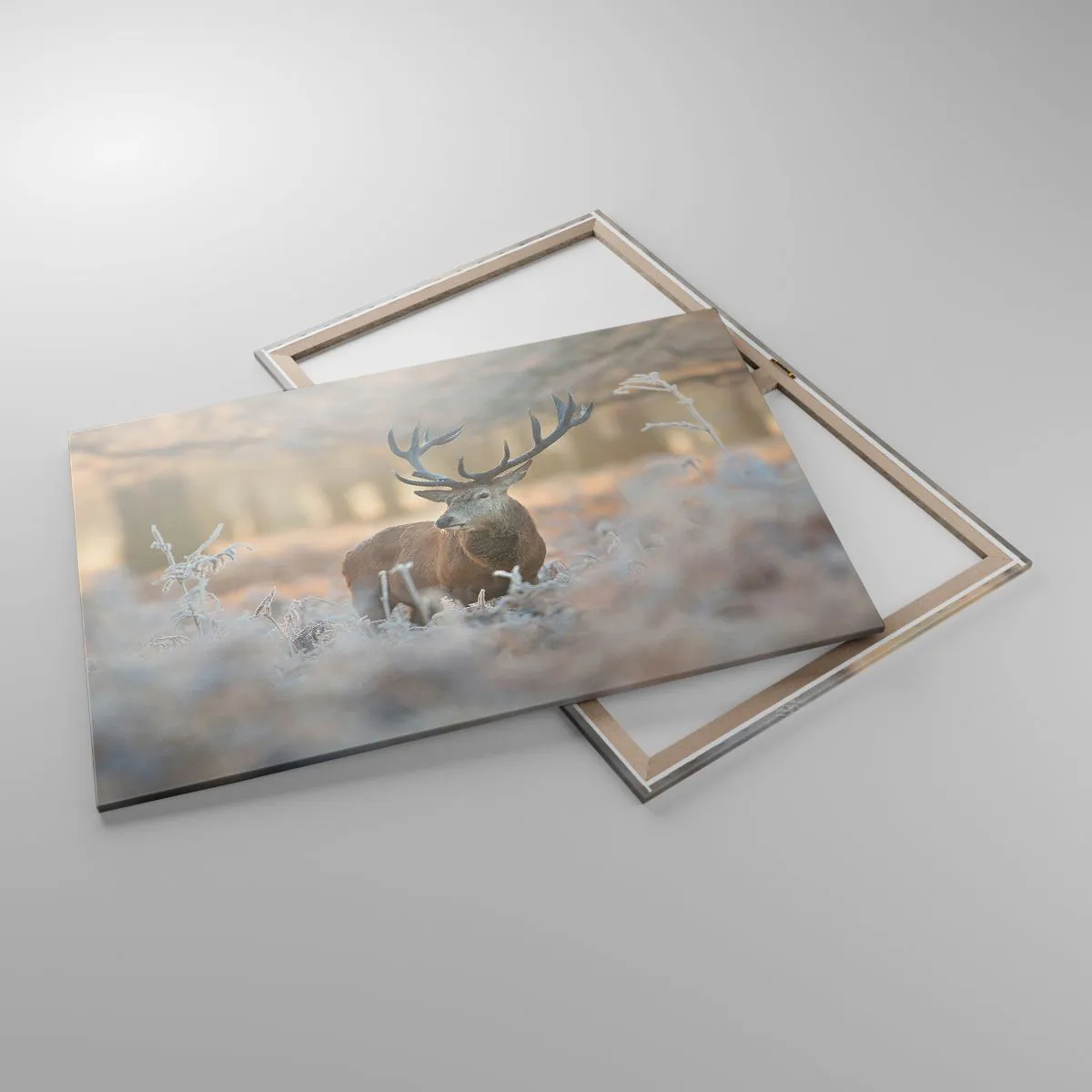 Quadro su tela - Stampe su Tela - Un cervo in una radura gelida in una foresta invernale dai colori tenui - 100x70cm - Fresco mattino - Decorazione murale moderna per soggiorno e camera da letto ARTTOR