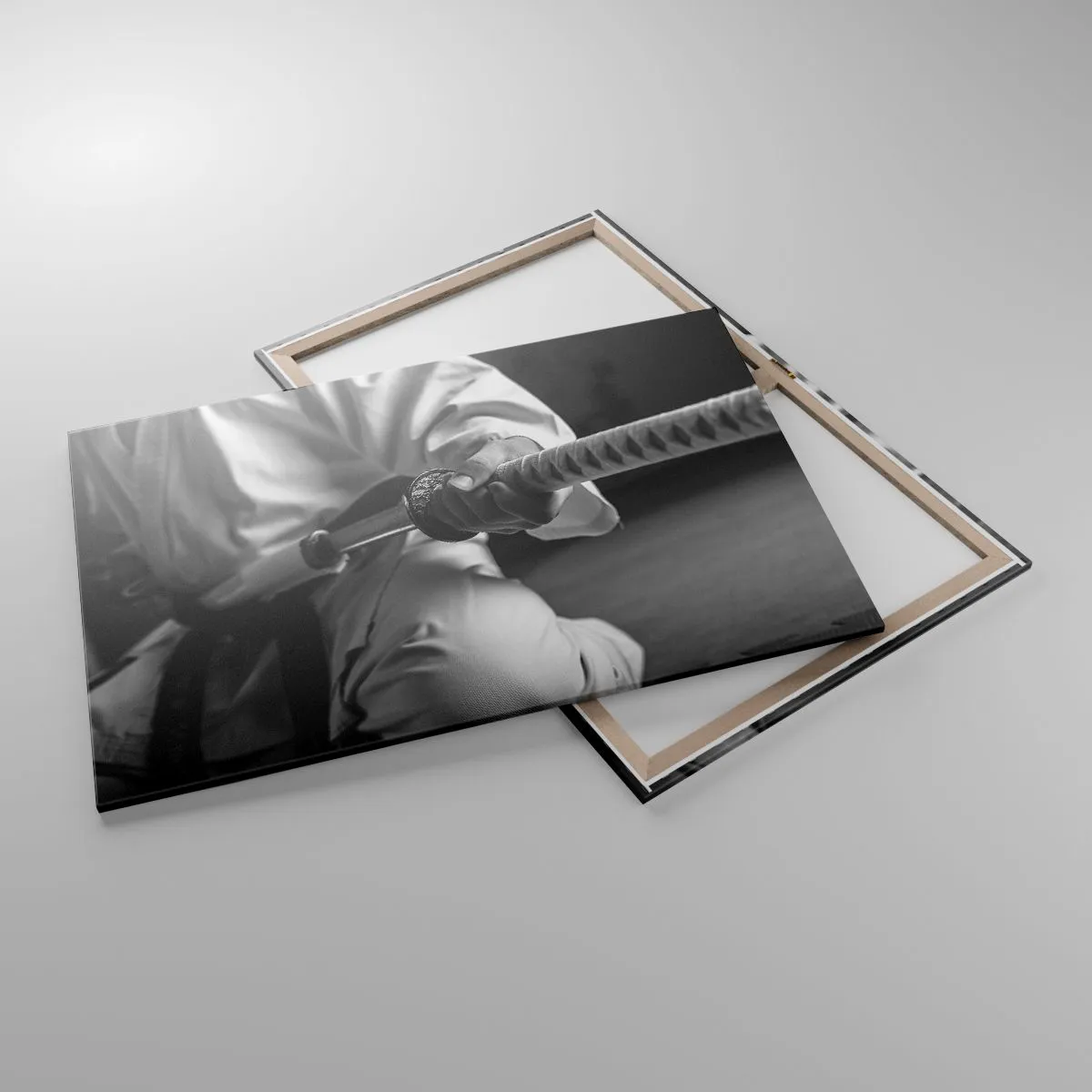 Obraz na płótnie - Samuraj w kimono trzymający katanę w czarno-białej tonacji - 100x70cm - Dusza wojownika - Nowoczesna dekoracja ścienna do salonu, kuchni i sypialni ARTTOR