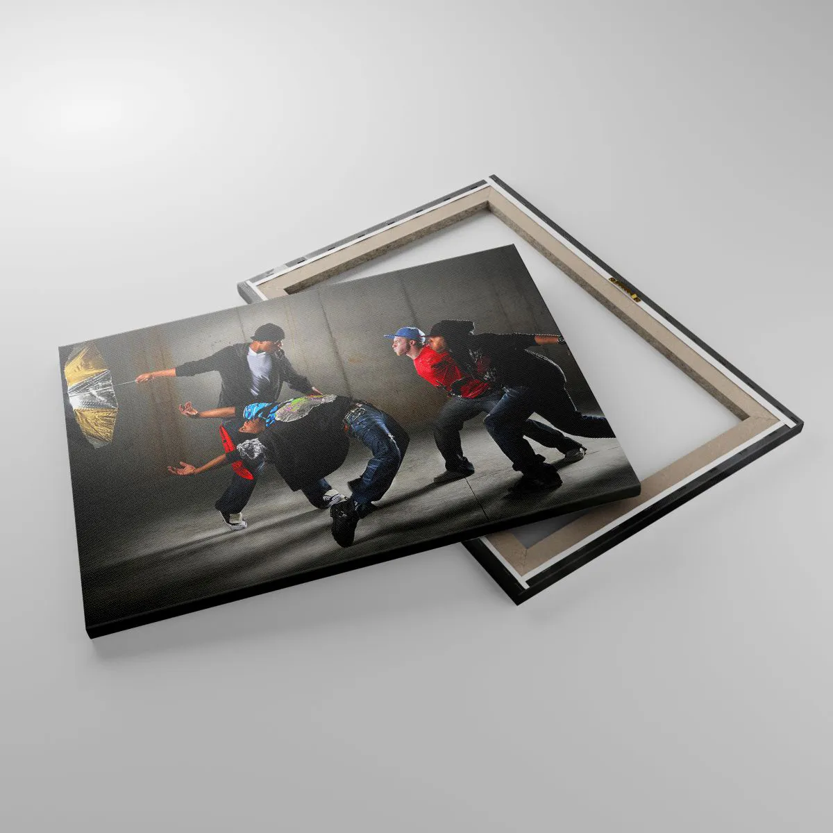 Impression sur toile - Image sur toile - Un groupe de danseurs hip-hop dans une chorégraphie dynamique - 70x50cm - Danser avec le vent de la rue - Décoration murale moderne pour le salon et la chambre ARTTOR