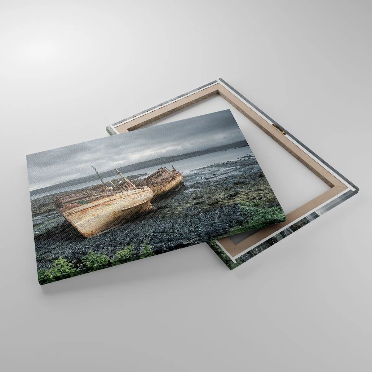 Tablou pe pânză Canvas - Bărci abandonate pe țărm într-o scenă ploioasă - 70x50cm - Ca semn al unei munci făcute cu demnitate - Decorațiune modernă pentru perete pentru living și dormitor ARTTOR