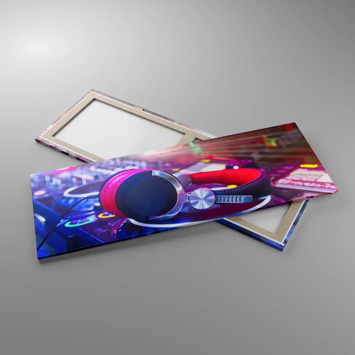 Cuadro sobre lienzo - Impresión de Imagen - Auriculares de DJ en una consola iluminada por focos en una fiesta - 140x50cm - Empieza la fiesta - Decoración de pared moderna para salón y dormitorio ARTTOR