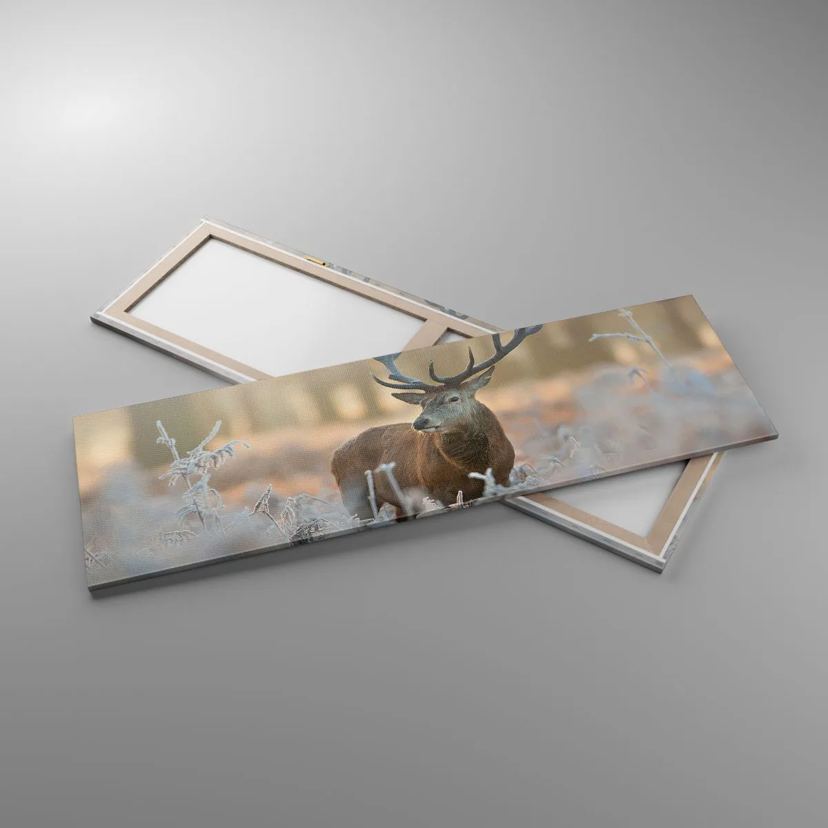 Quadro su tela - Stampe su Tela - Un cervo in una radura gelida in una foresta invernale dai colori tenui - 160x50cm - Fresco mattino - Decorazione murale moderna per soggiorno e camera da letto ARTTOR