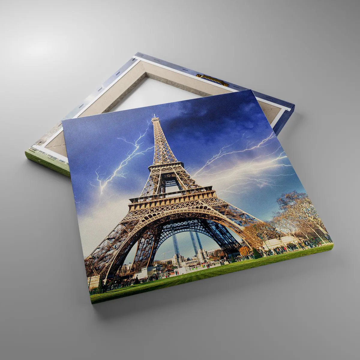 Obraz na płótnie - Władczyni burz - 40x40 cm