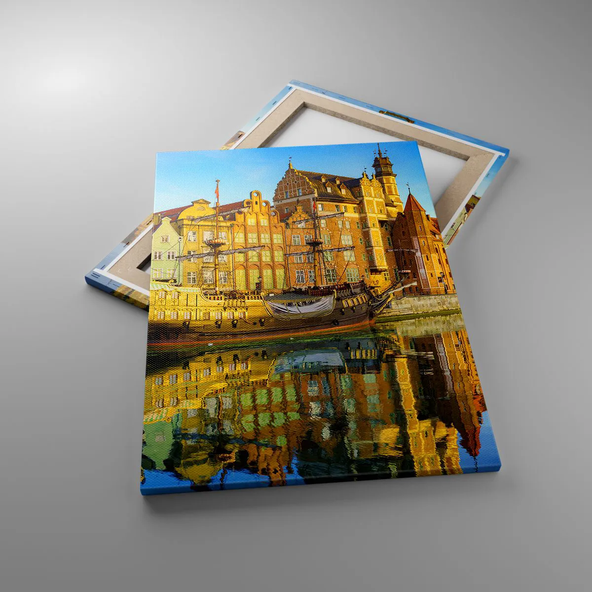 Cuadro sobre lienzo - Impresión de Imagen - Una vista pintoresca del casco antiguo con un velero y agua. - 50x70cm - Un espejo del pasado - Decoración de pared moderna para salón y dormitorio ARTTOR