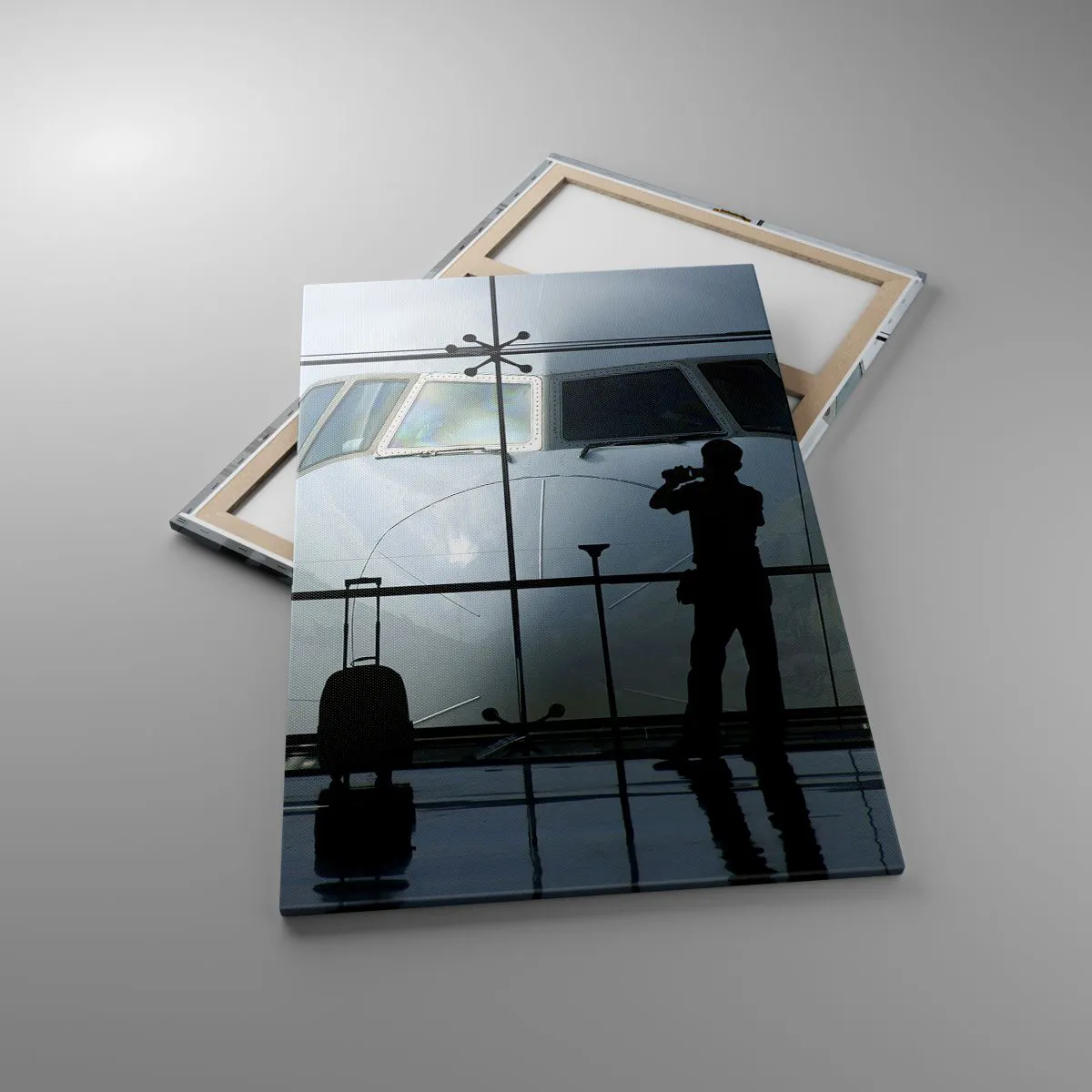 Obraz na płótnie - Lotnisko z sylwetkami ludzi i widokiem na samolot - 80x120cm - Vis a vis na lotnisku - Nowoczesna dekoracja ścienna do salonu i sypialni ARTTOR