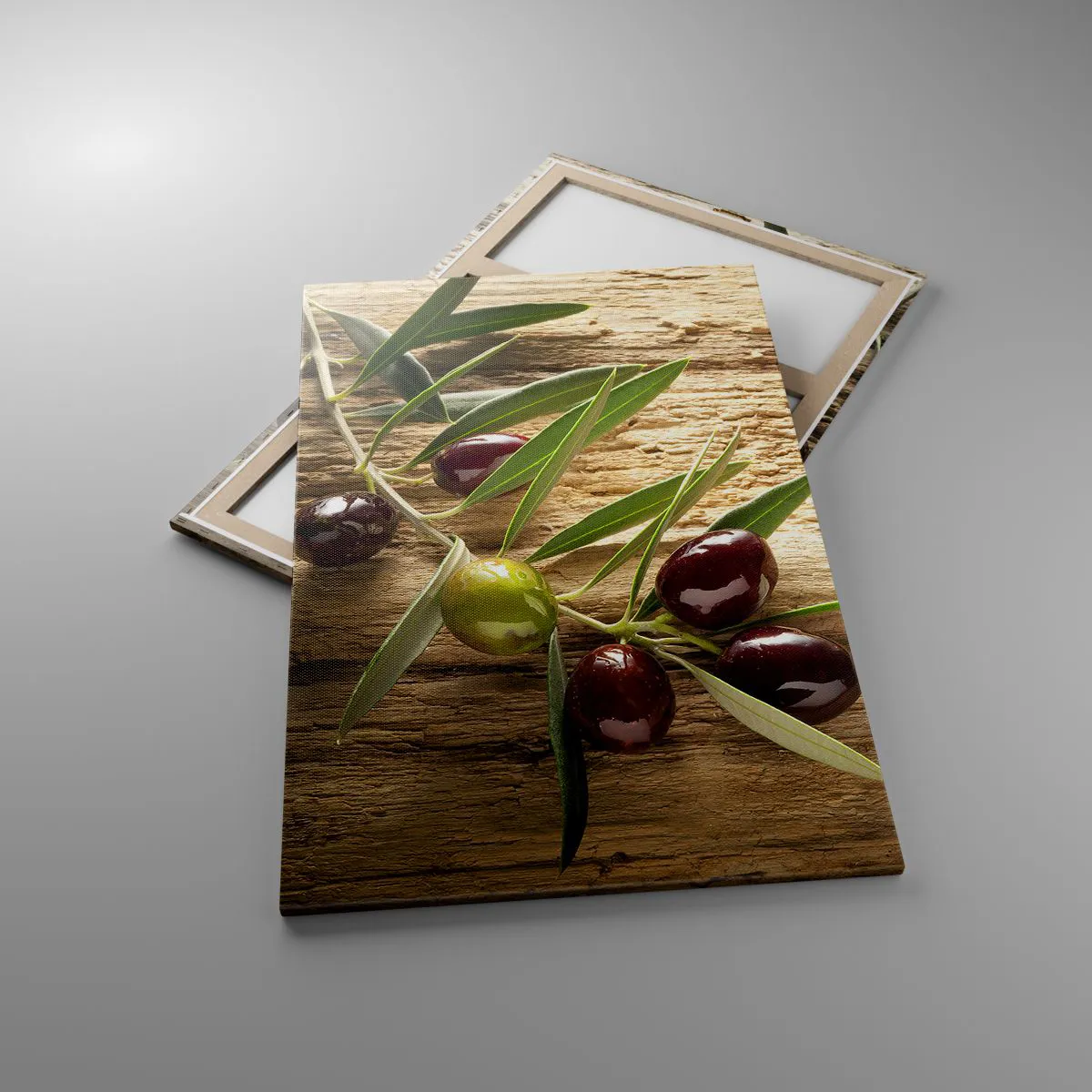 Impression sur toile - Image sur toile - Branche d'olivier avec des fruits sur un fond de bois vieilli - 80x120cm - Directement de la nature - Décoration murale moderne pour le salon et la chambre ARTTOR