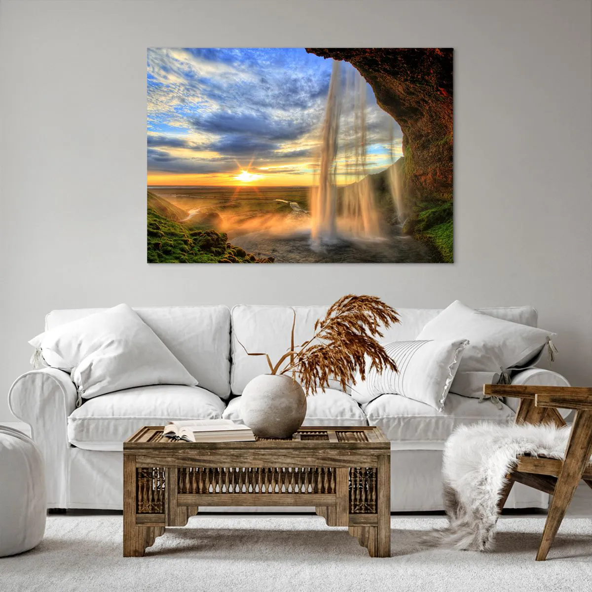 Impression sur toile - Image sur toile - Une cascade illuminée par la lumière du soleil sur fond de paysage - 100x70cm - Le monde derrière un voile de gouttes - Décoration murale moderne pour le salon et la chambre ARTTOR
