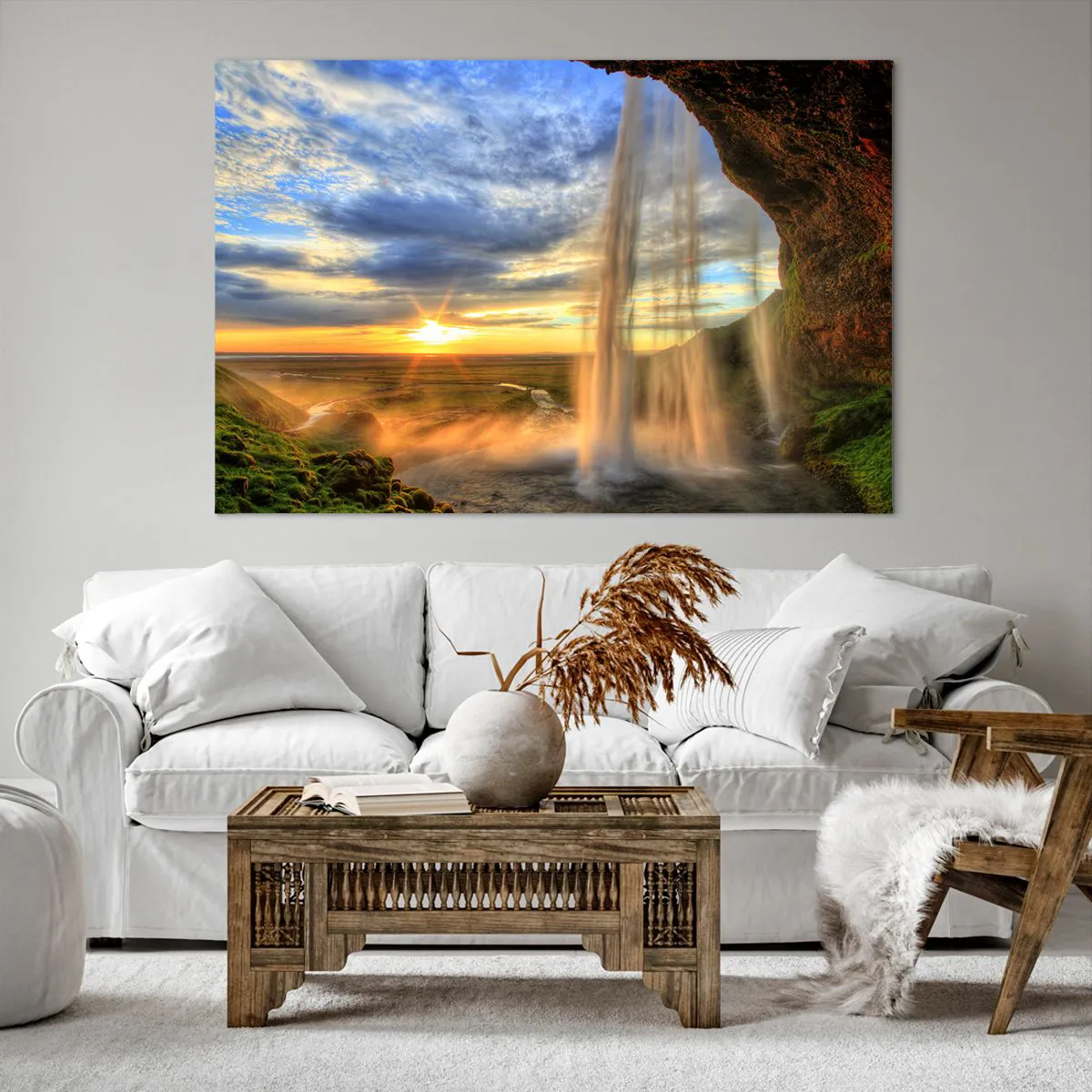 Impression sur toile - Image sur toile - Une cascade illuminée par la lumière du soleil sur fond de paysage - 120x80cm - Le monde derrière un voile de gouttes - Décoration murale moderne pour le salon et la chambre ARTTOR