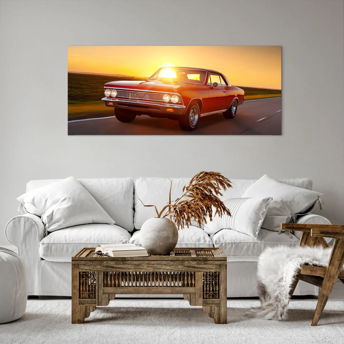 Bild auf Leinwand - Leinwandbild - Ein rotes Auto in der untergehenden Sonne auf einer offenen Straße - 120x50cm - Begehren ist rot - Moderne Wanddekoration für Wohnzimmer und Schlafzimmer ARTTOR