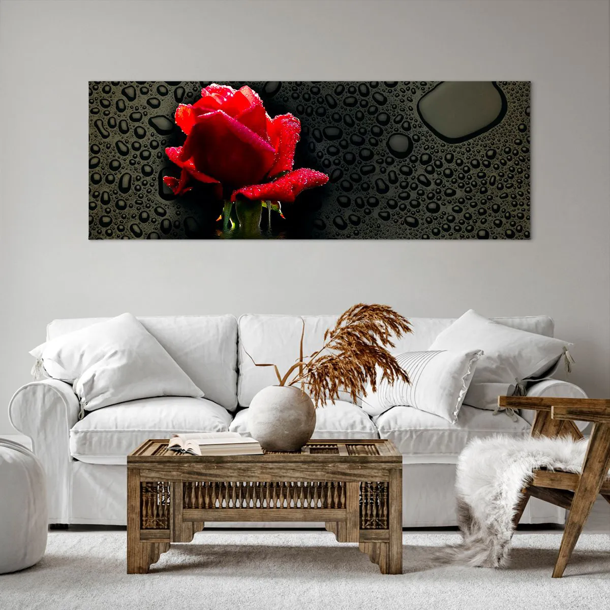 Obraz na płótnie - Czerwona róża z kroplami wody na tle ciemnym - 140x50cm - Czerwone i czarne - Nowoczesna dekoracja ścienna do salonu i sypialni ARTTOR