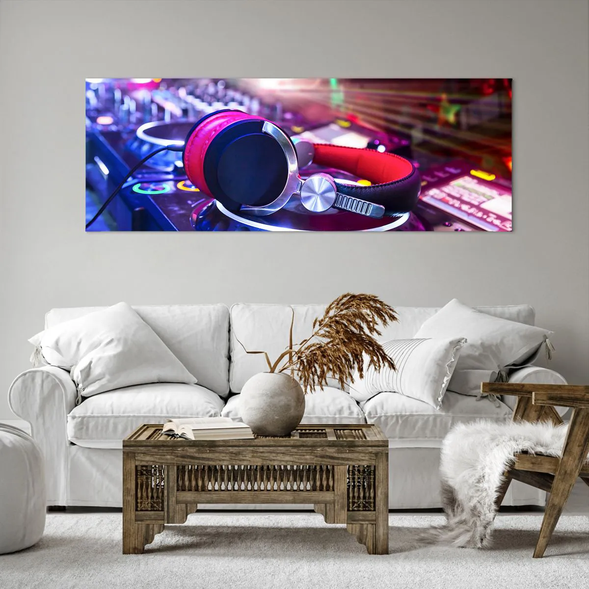 Cuadro sobre lienzo - Impresión de Imagen - Auriculares de DJ en una consola iluminada por focos en una fiesta - 140x50cm - Empieza la fiesta - Decoración de pared moderna para salón y dormitorio ARTTOR