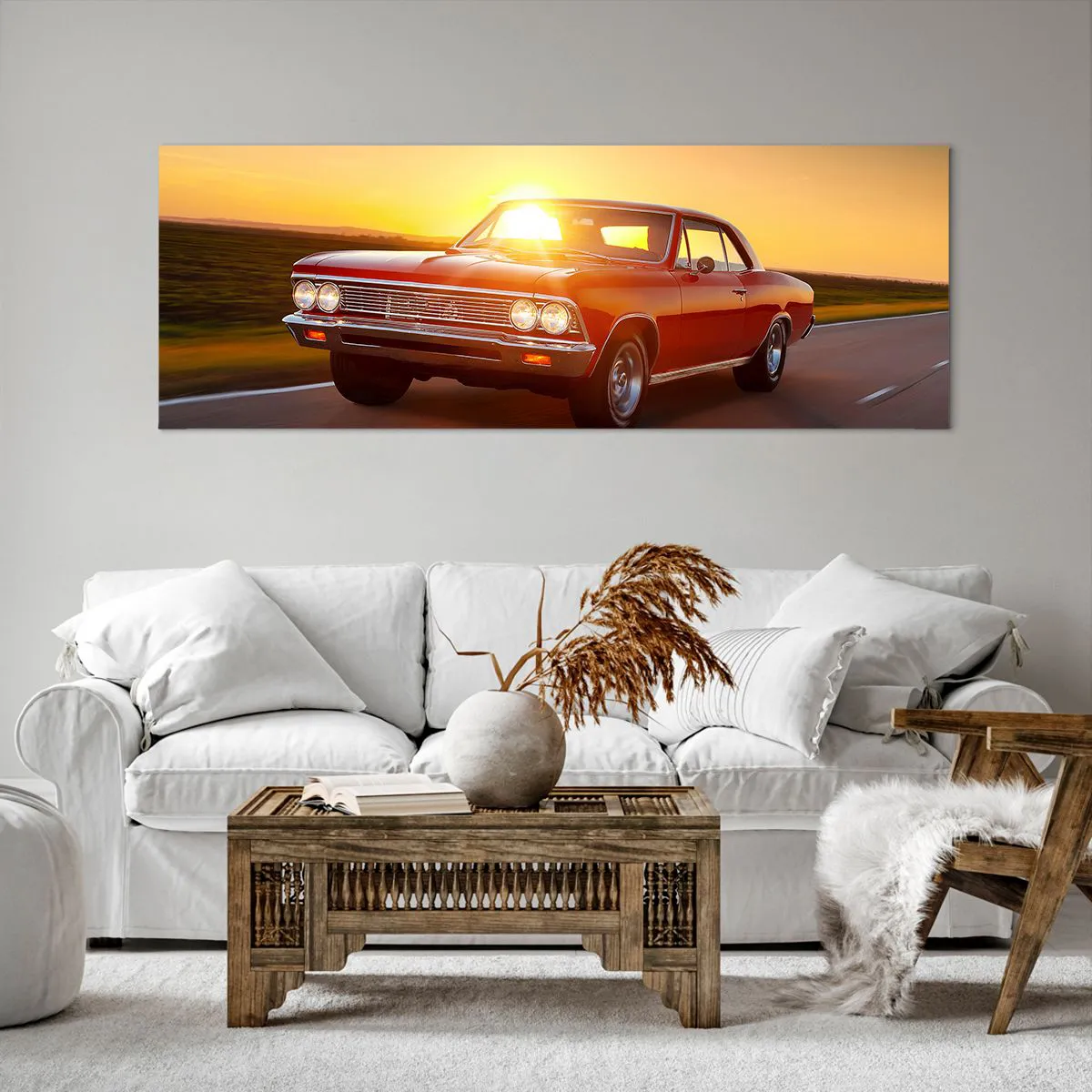 Bild auf Leinwand - Leinwandbild - Ein rotes Auto in der untergehenden Sonne auf einer offenen Straße - 140x50cm - Begehren ist rot - Moderne Wanddekoration für Wohnzimmer und Schlafzimmer ARTTOR