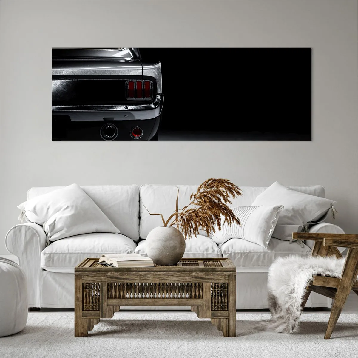 Cuadro sobre lienzo - Impresión de Imagen - Una imagen en blanco y negro de la parte trasera de un coche clásico sobre un fondo oscuro. - 140x50cm - El encanto de los clásicos - Decoración de pared moderna para salón y dormitorio ARTTOR