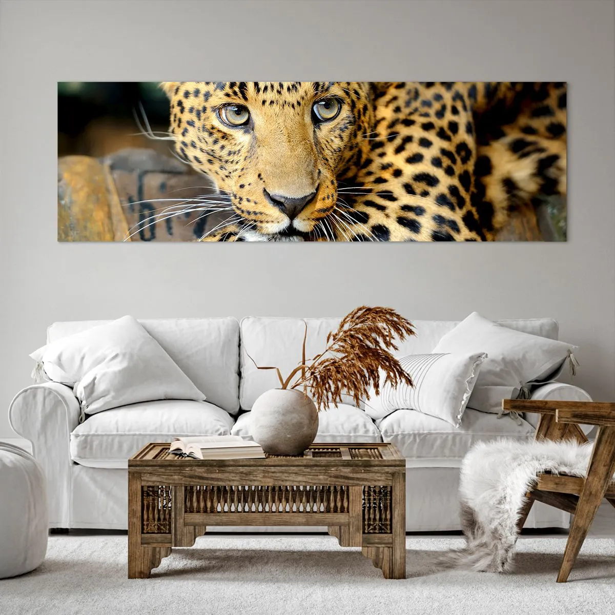 Obraz na płótnie - Portret lamparta w naturalnym otoczeniu - 160x50cm - Nie bój się, podejdź - Nowoczesna dekoracja ścienna do salonu i sypialni ARTTOR