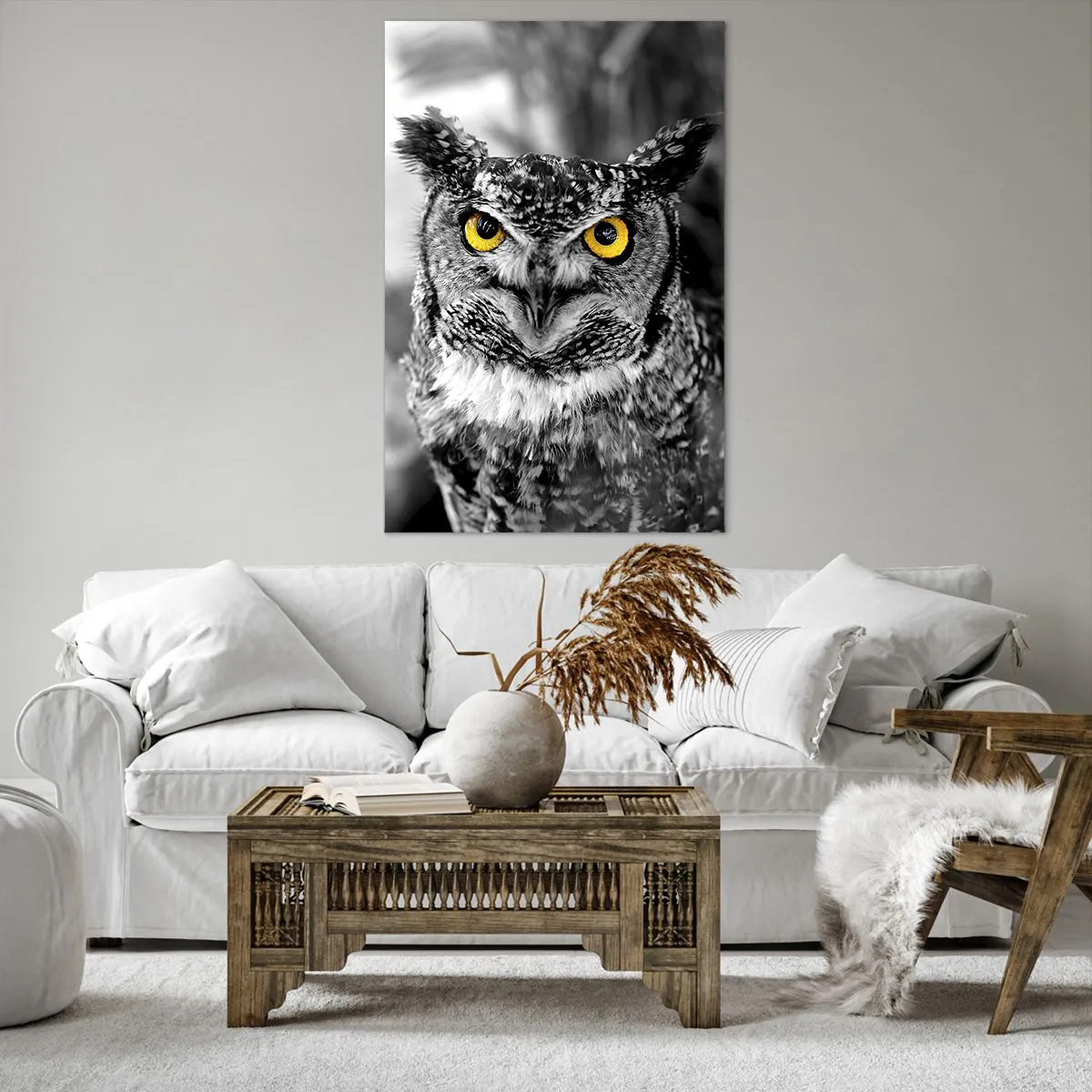 Impression sur toile - Image sur toile - Une photo en noir et blanc d'un hibou aux yeux jaunes - 80x120cm - Rien ne se cachera - Décoration murale moderne pour le salon et la chambre ARTTOR