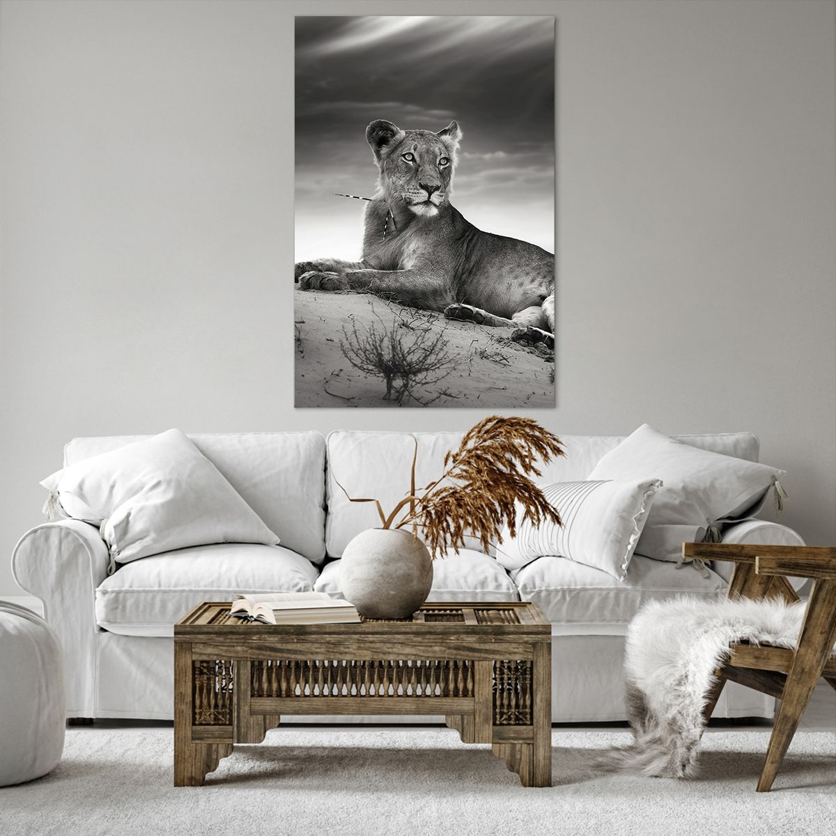 Poster in cornice nera Arttor 50x70 cm - Il riposo della regina del deserto  - Animali, Leone, Deserto, Africa, Safari, Per il Salotto, Per la Camera