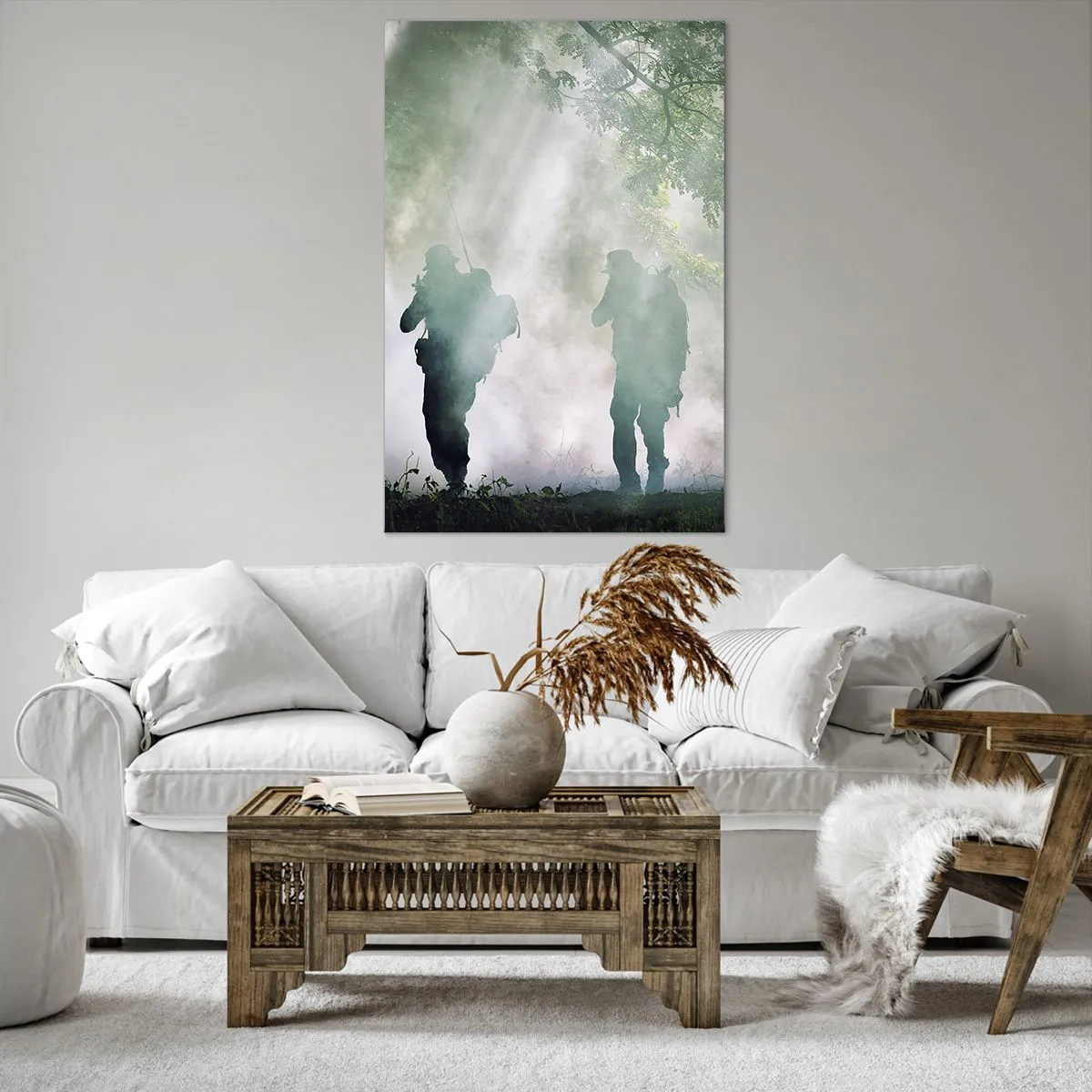 Obraz na płótnie - Sylwetki żołnierzy w lesie w otoczeniu mgły - 80x120cm - Jeden za wszystkich… - Nowoczesna dekoracja ścienna do salonu i sypialni ARTTOR