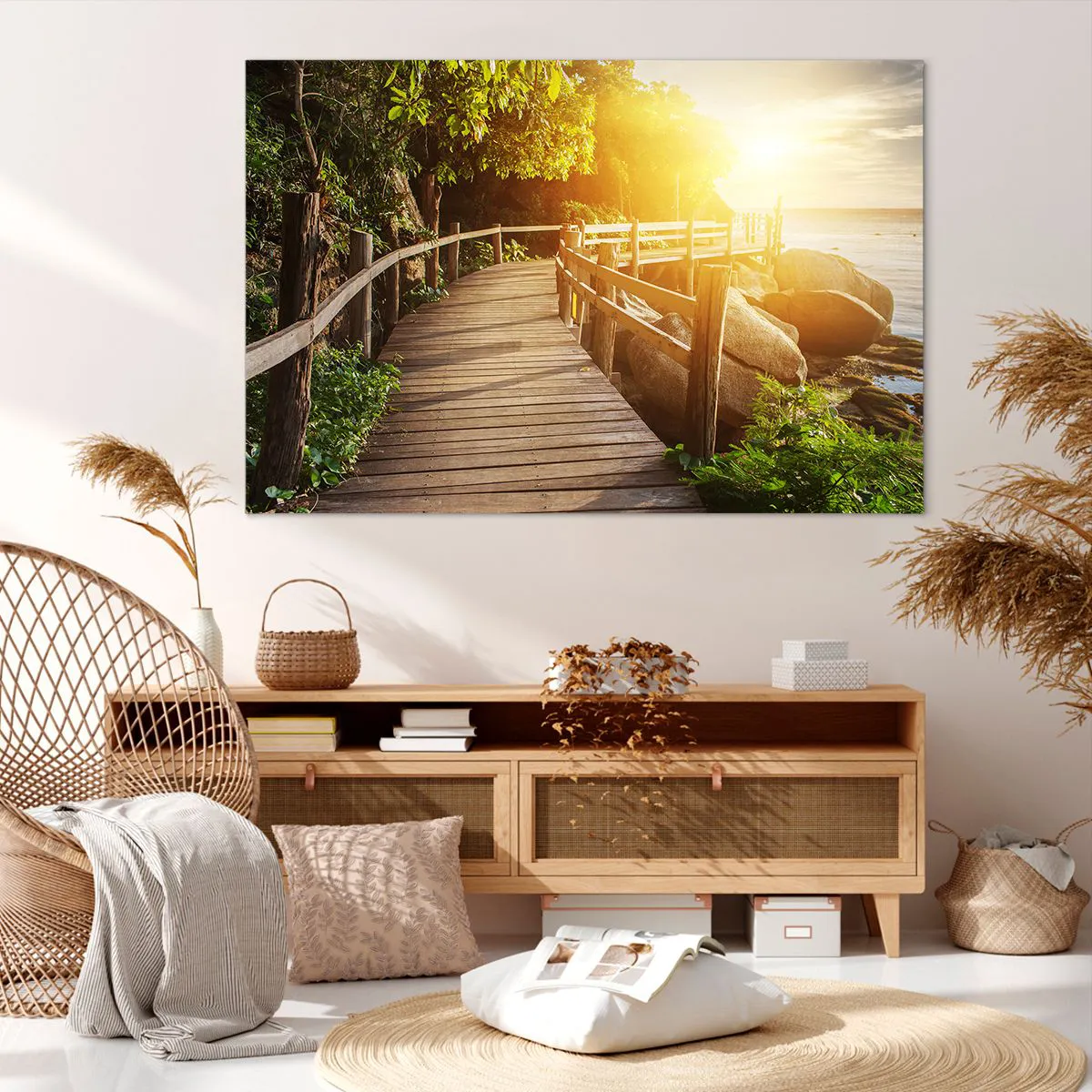 Cuadro sobre lienzo - Impresión de Imagen - Un puente de madera entre la vegetación que conduce al mar bajo los rayos del sol. - 120x80cm - Otra curva, otra maravilla - Decoración de pared moderna para salón y dormitorio ARTTOR
