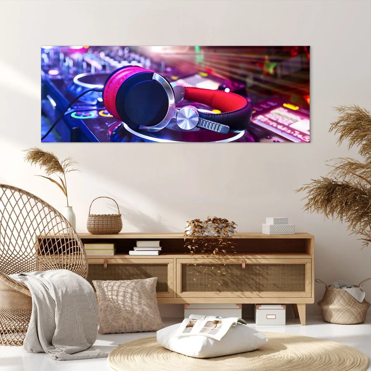 Cuadro sobre lienzo - Impresión de Imagen - Auriculares de DJ en una consola iluminada por focos en una fiesta - 140x50cm - Empieza la fiesta - Decoración de pared moderna para salón y dormitorio ARTTOR