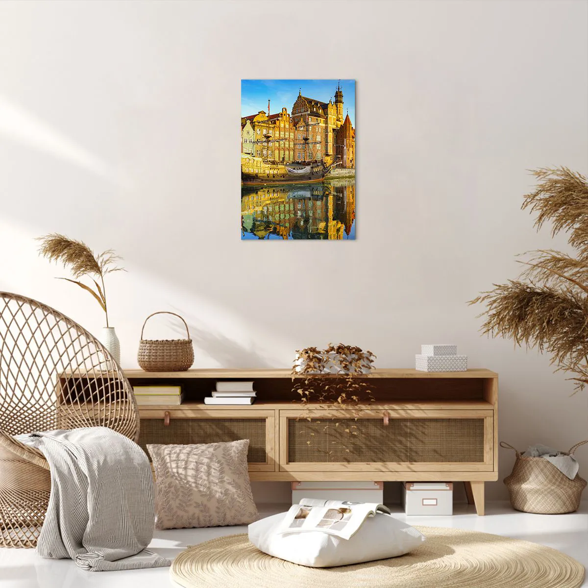 Cuadro sobre lienzo - Impresión de Imagen - Una vista pintoresca del casco antiguo con un velero y agua. - 50x70cm - Un espejo del pasado - Decoración de pared moderna para salón y dormitorio ARTTOR