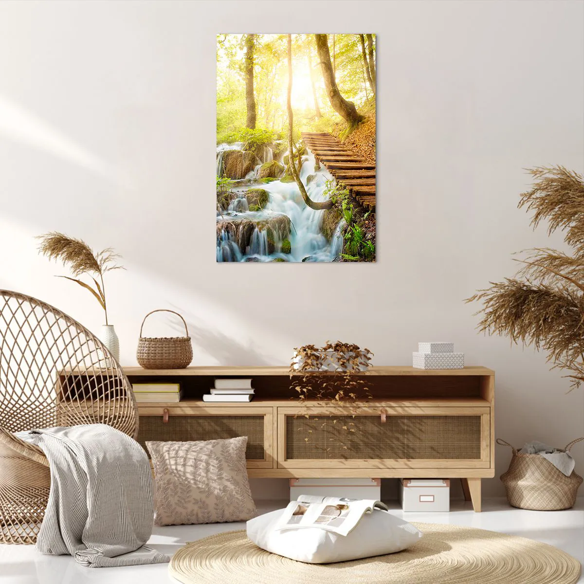 Obraz na płótnie - Leśna ścieżka z drewnianymi schodami przy wodospadzie - 70x100cm - Upragniony chłód - Nowoczesna dekoracja ścienna do salonu i sypialni ARTTOR
