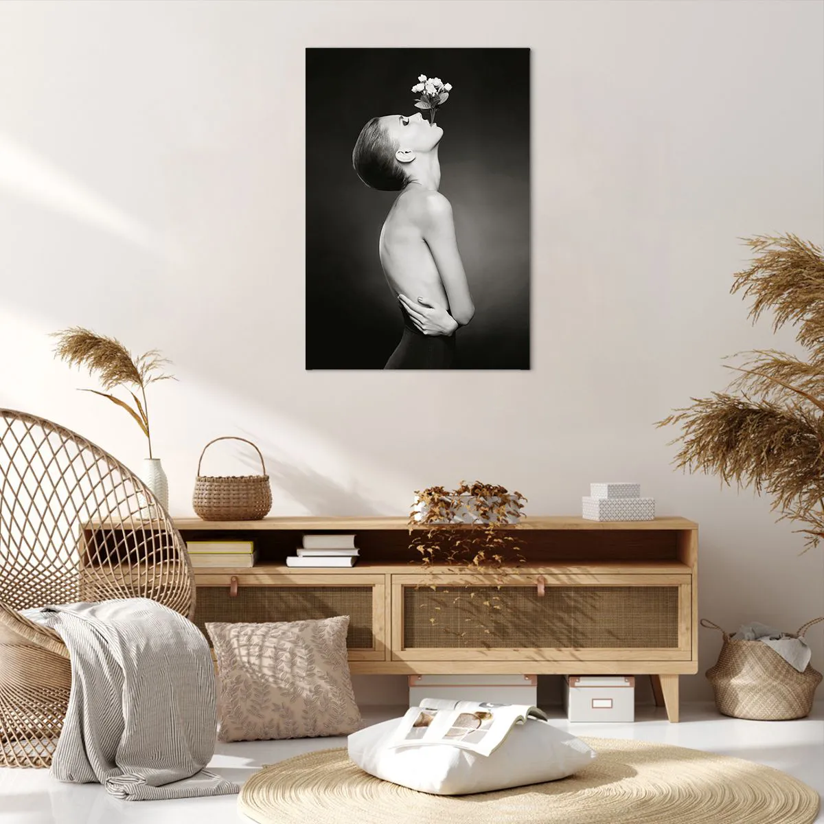 Bild auf Leinwand - Leinwandbild - Schwarz-weiße Silhouette einer Frau mit einer Blume - 70x100cm - Exzentrische Eleganz - Moderne Wanddekoration für Wohnzimmer und Schlafzimmer ARTTOR