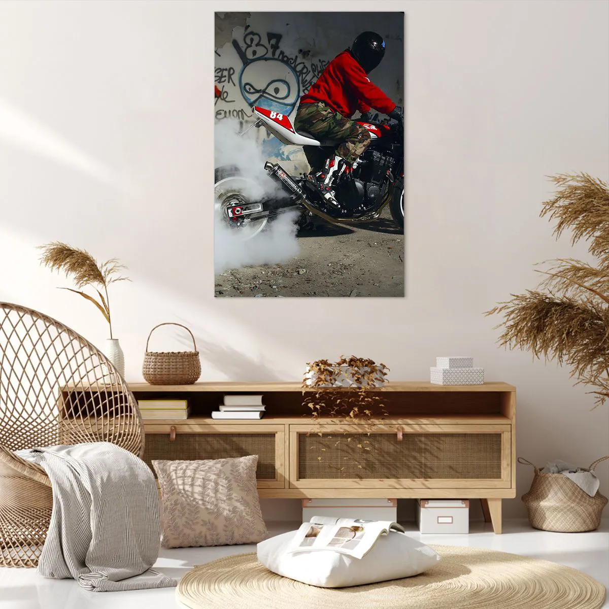 Cuadro sobre lienzo - Impresión de Imagen - Un motociclista realiza un espectacular derrape en un edificio abandonado cubierto de grafitis. - 80x120cm - ¡Persígueme! - Decoración de pared moderna para salón y dormitorio ARTTOR