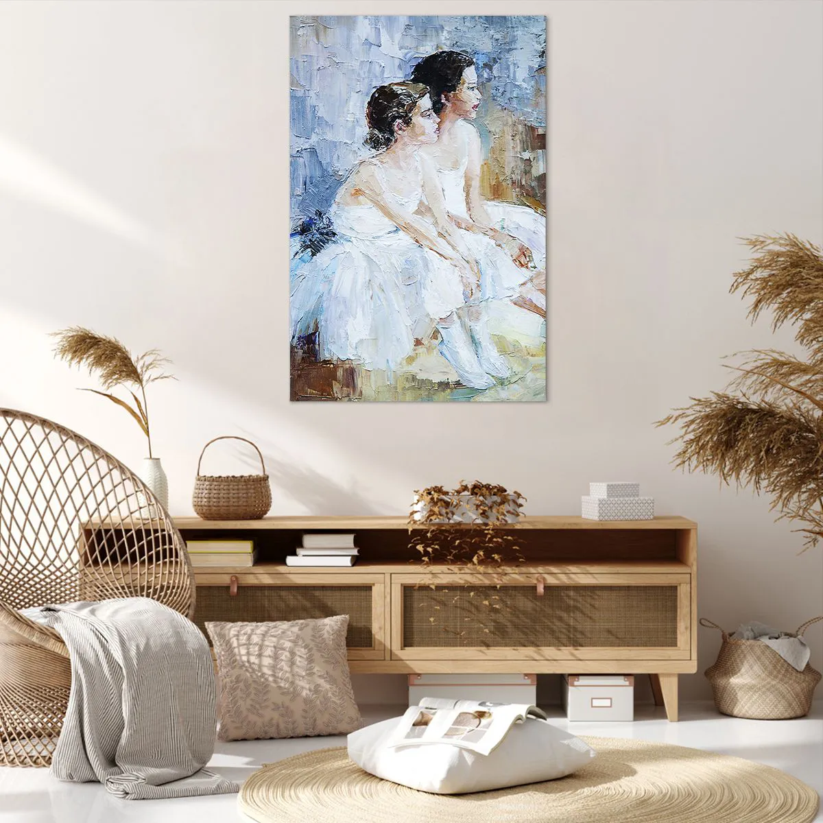 Quadro su tela - Stampe su Tela - Due ballerine in abiti bianchi si rilassano su uno sfondo pastello. - 80x120cm - Il riposo dei giovani cigni - Decorazione murale moderna per soggiorno e camera da letto ARTTOR