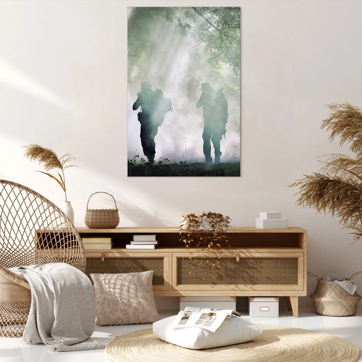 Obraz na płótnie - Sylwetki żołnierzy w lesie w otoczeniu mgły - 80x120cm - Jeden za wszystkich… - Nowoczesna dekoracja ścienna do salonu i sypialni ARTTOR