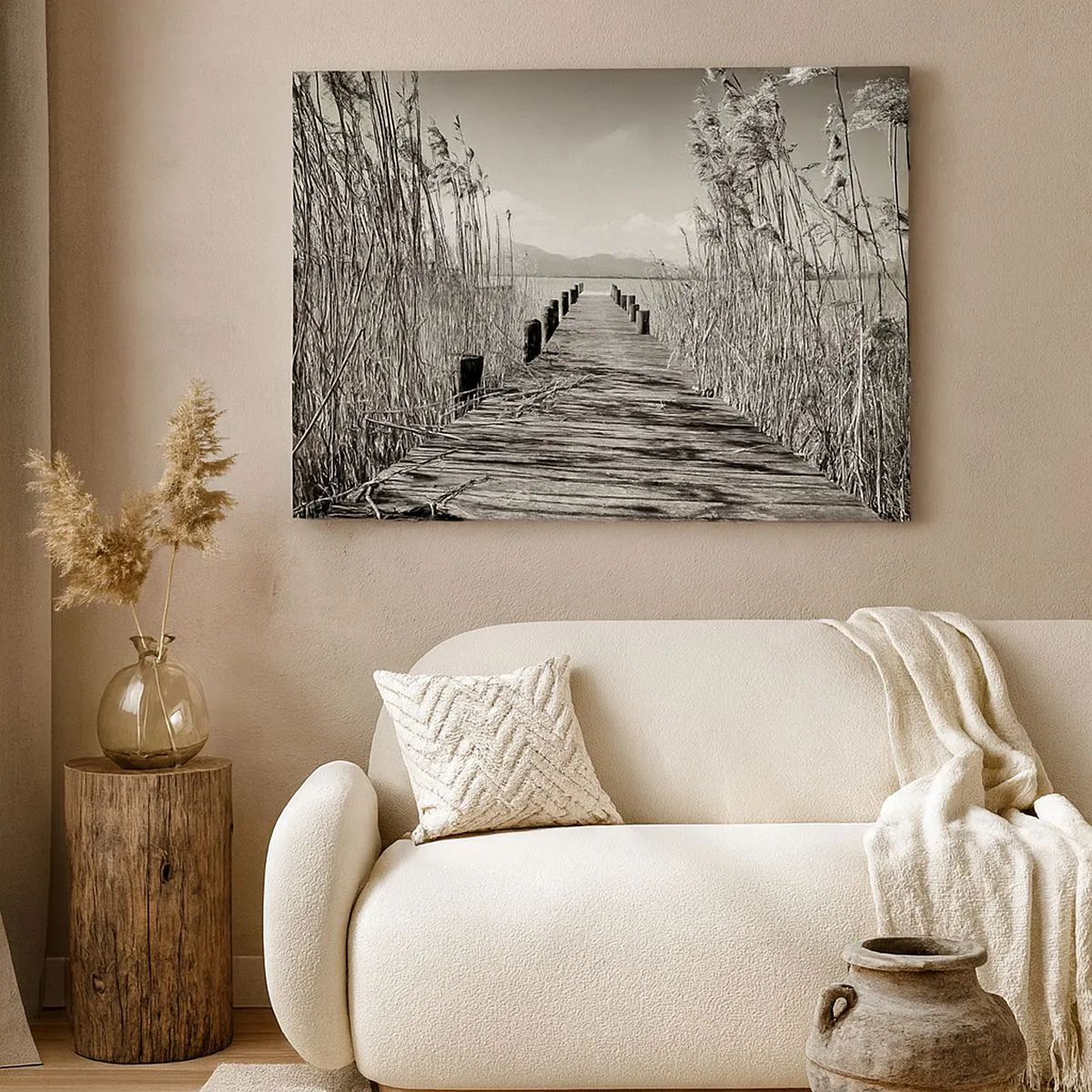 Tablou pe pânză Canvas - Un debarcader din lemn printre ierburi înalte deasupra unui lac în tonuri sepia - 70x50cm - În intimitatea ierburilor - Decorațiune modernă pentru perete pentru living și dormitor ARTTOR