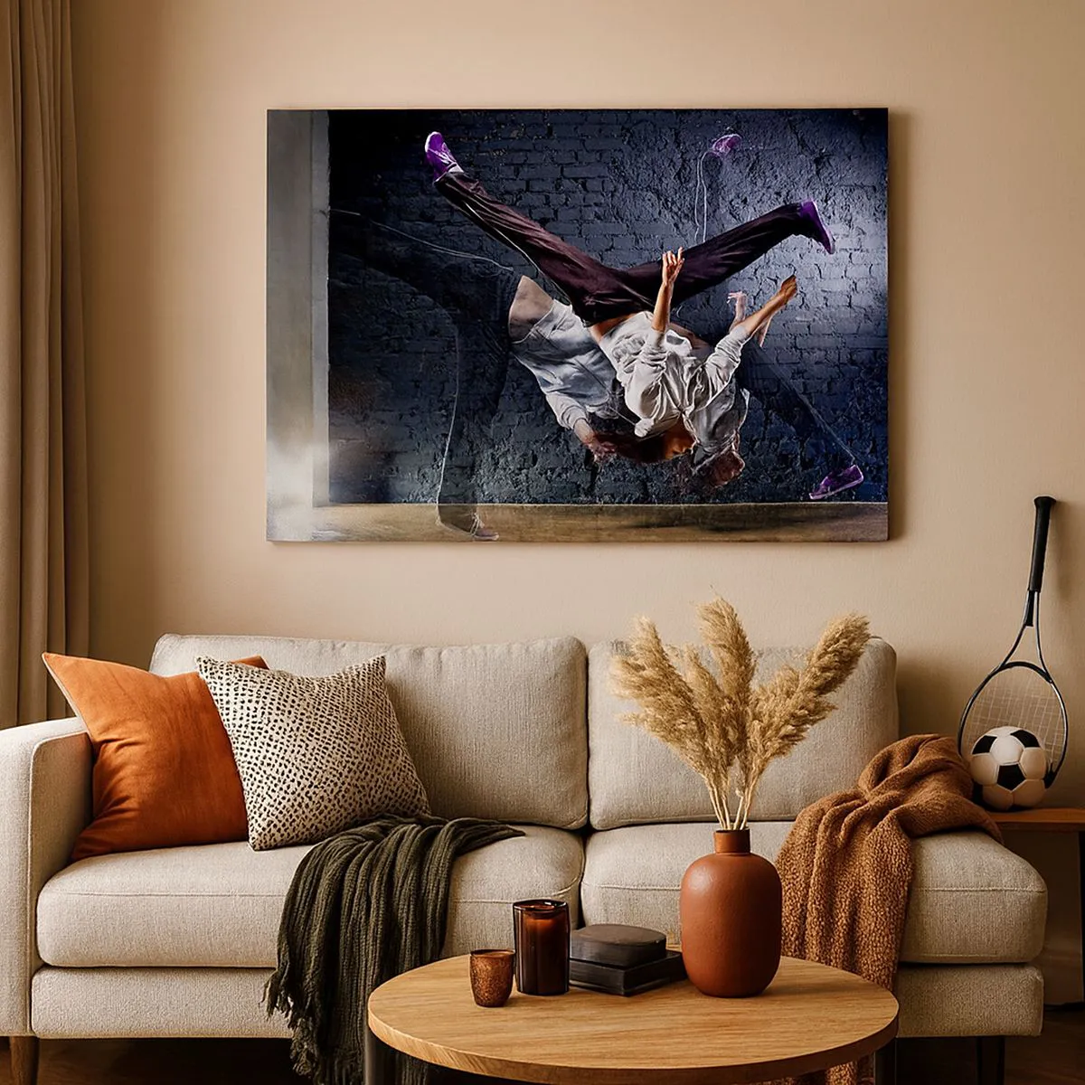 Tablou pe pânză Canvas - Un dansator într-o săritură dinamică pe un zid de cărămidă - 70x50cm - Steaua străzii - Decorațiune modernă pentru perete pentru living și dormitor ARTTOR